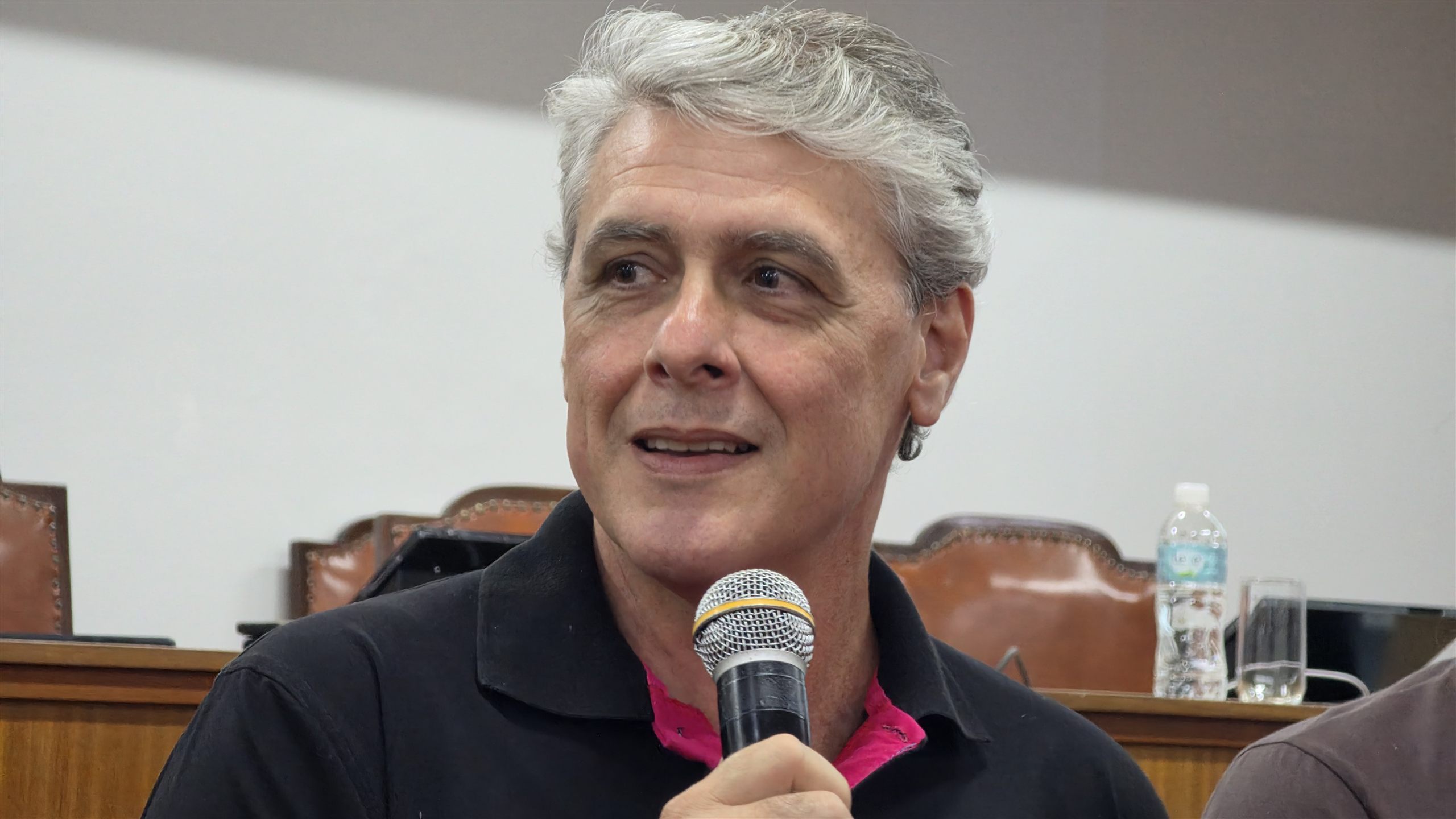 Alunos e medalhas da Educação Física no Luciano Ferreira, em Olímpia