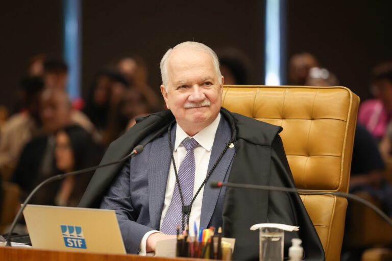 Fachin rejeita recurso contra sessão que cassou Alessandra Bueno