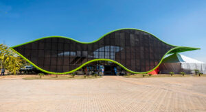 Fachada do Espaço Cultural Ruy Ohtake, sede do Polo Catavento em Olímpia