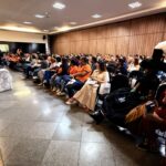Plateia acompanha a programação da Semana do Turismo de Olímpia em auditório