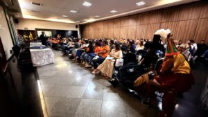 Plateia acompanha a programação da Semana do Turismo de Olímpia em auditório