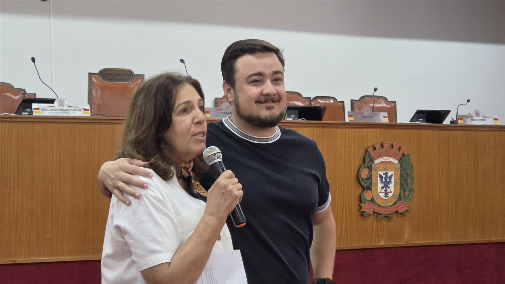 Alunos da escola Ribeiro dos Santos durante visita à Câmara Municipal de Olímpia