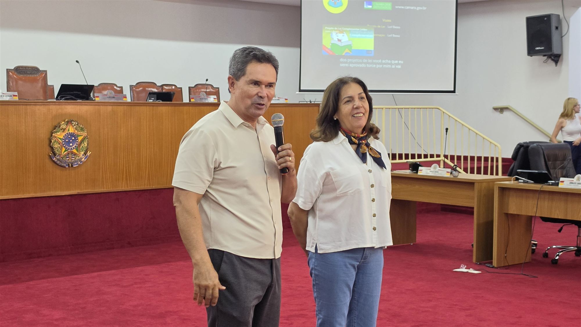 Alunos da escola Ribeiro dos Santos durante visita à Câmara Municipal de Olímpia