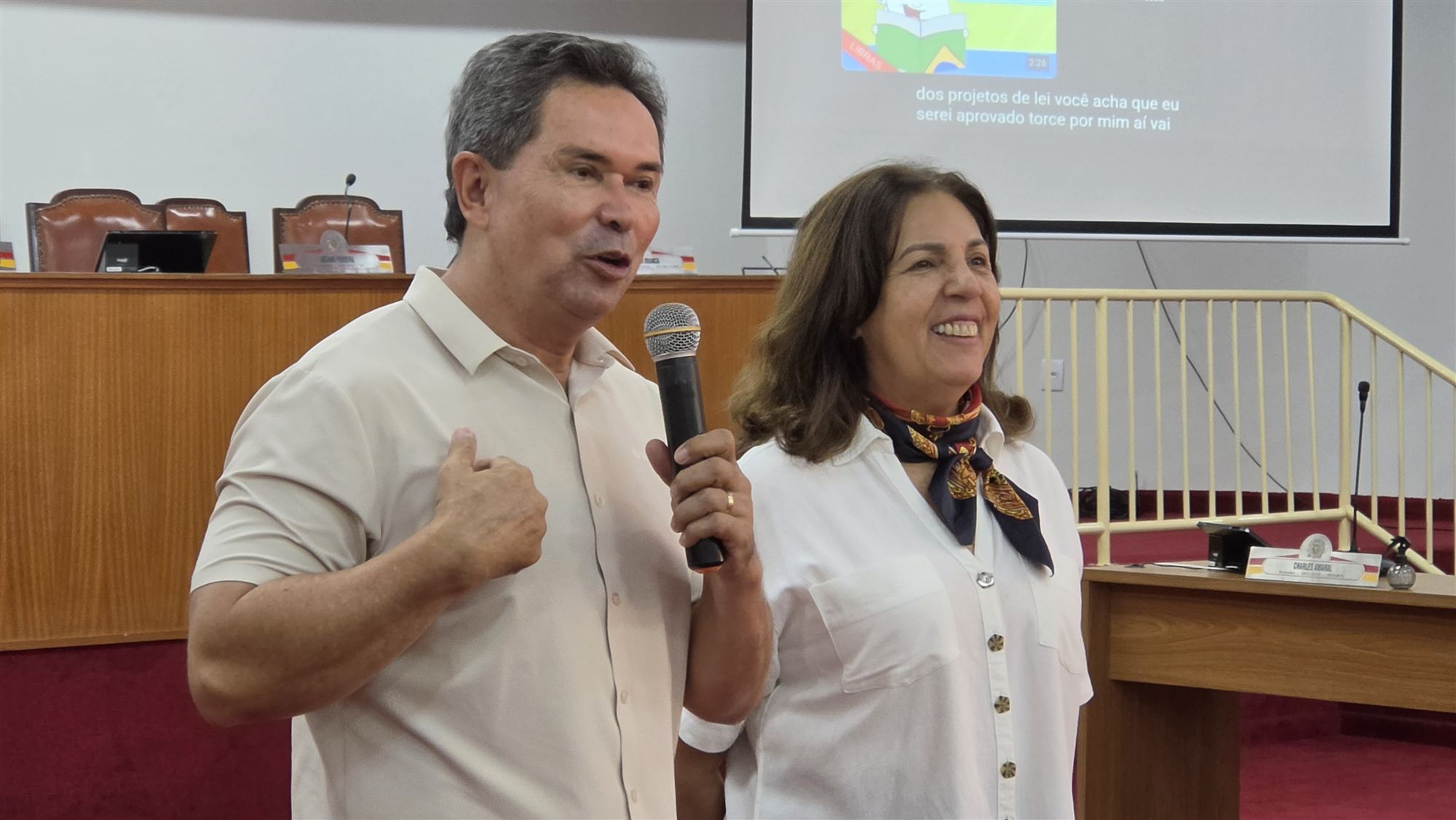 Alunos da escola Ribeiro dos Santos durante visita à Câmara Municipal de Olímpia
