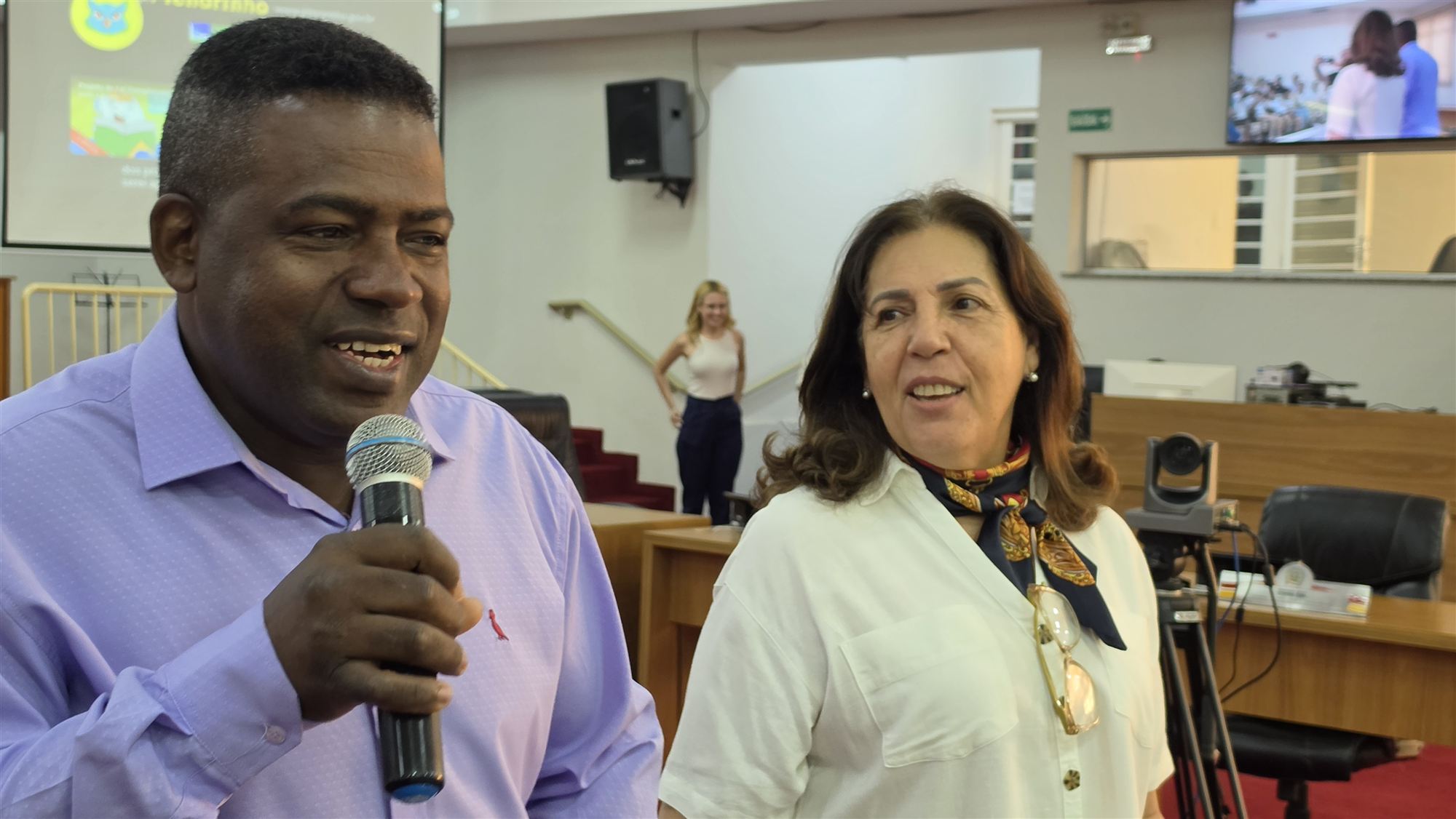 Alunos da escola Ribeiro dos Santos durante visita à Câmara Municipal de Olímpia