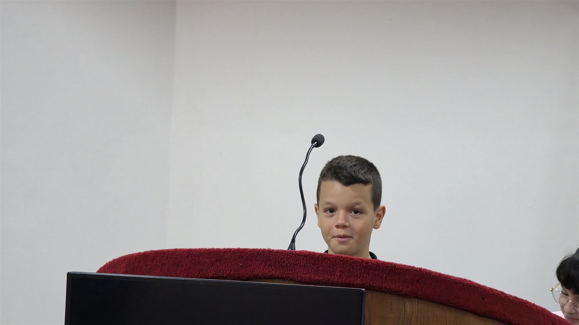 Alunos da escola Ribeiro dos Santos durante visita à Câmara Municipal de Olímpia