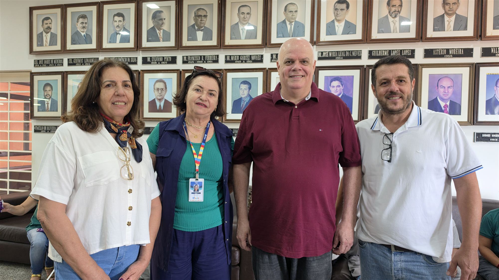 Alunos da escola Ribeiro dos Santos durante visita à Câmara Municipal de Olímpia